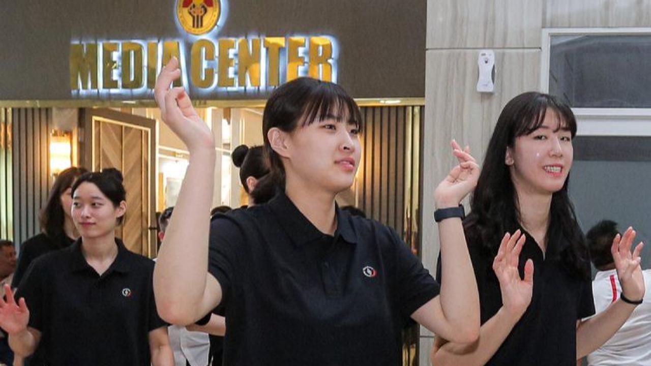Tim Red Sparks dijadwalkan menjalani pertandingan ekshibisi melawan&nbsp; melawan Indonesia All Star di Indonesia Arena, Sabtu 20 April 2024.&nbsp;Anda bisa menyaksikan pertandingan Red Sparks vs Indonesia All Star secara live streaming di Vidio.&nbsp;Bol
