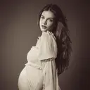 Barbara Palvin Pamer Baby Bump Lewat Lingerie Vintage Victoria's Secret