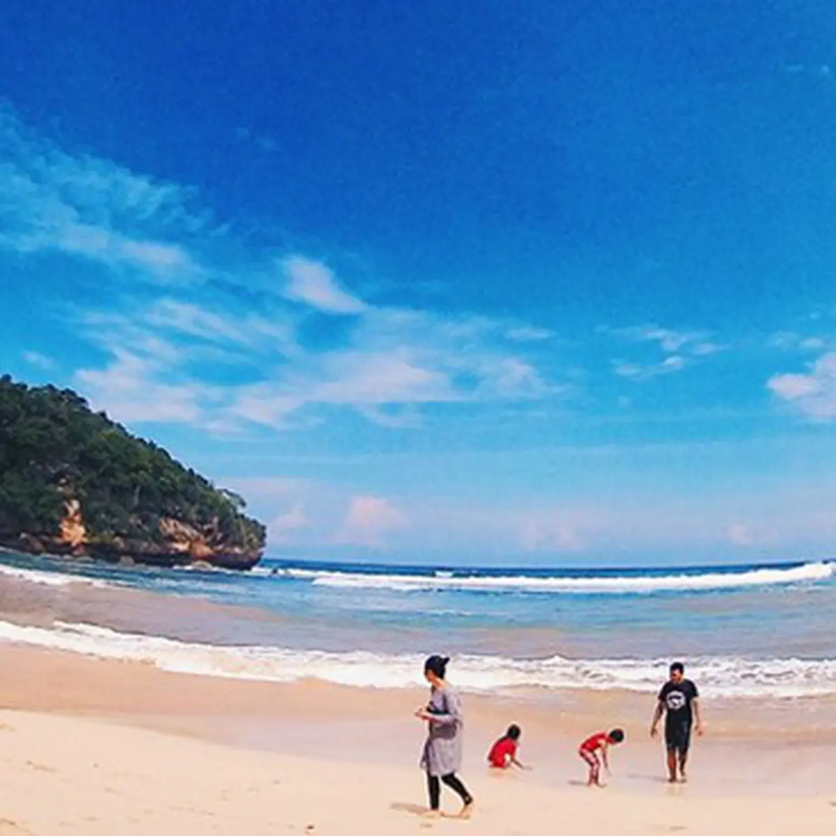 Tempat Wisata di Malang Selatan yang Didominasi Pantai, Cocok