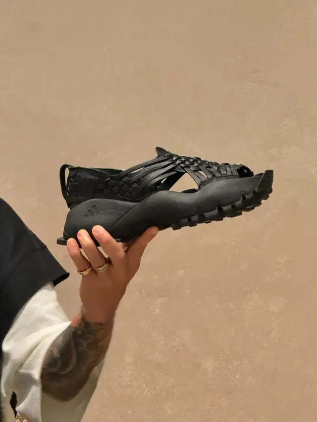 Sepatu Slip-On Kolaborasi dengan Adidas Diduga Lakukan Perampasan Budaya, Desainer Willy Chavarria Minta Maaf