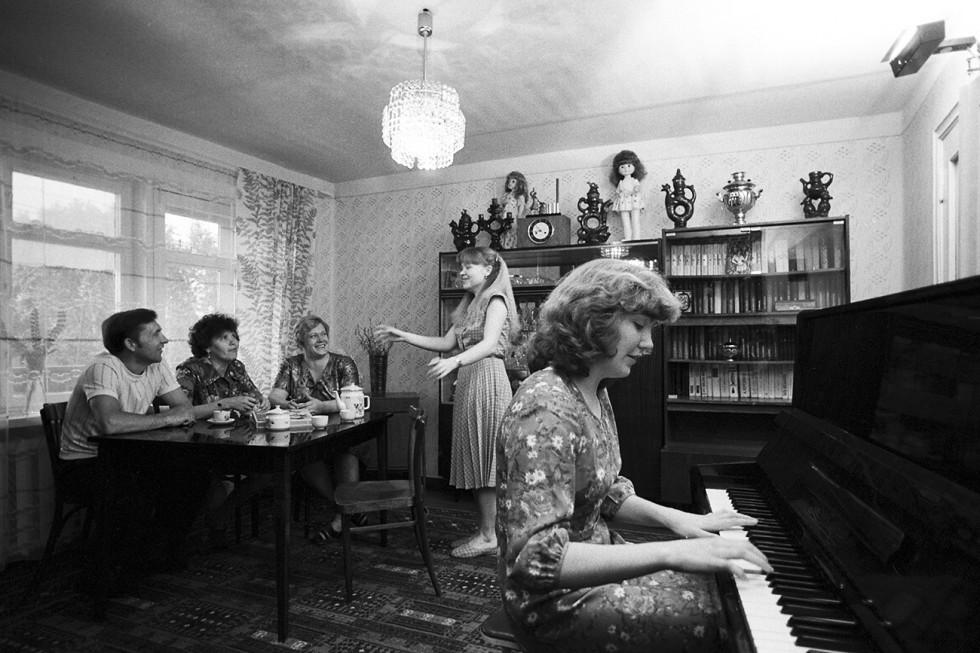 Selama masa Uni Soviet, orang-orang mengimpikan masa depan komunis yang lebih cerah. Sumber: V. Akimov/RIA Novosti