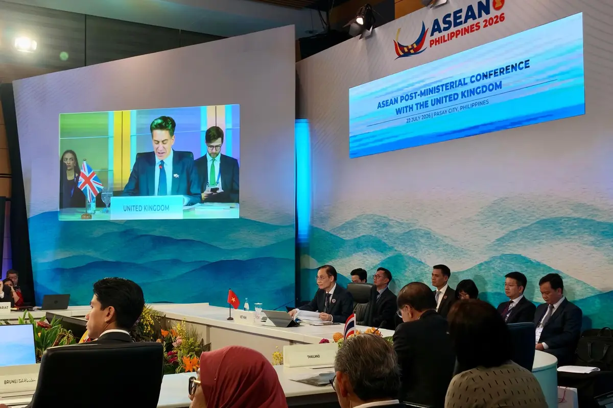 Menteri Luar Negeri Sugiono