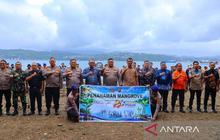TNI Ajak Warga Ambon Perkuat Pelestarian Lingkungan Pesisir Melalui Penanaman Pohon dan Mangrove