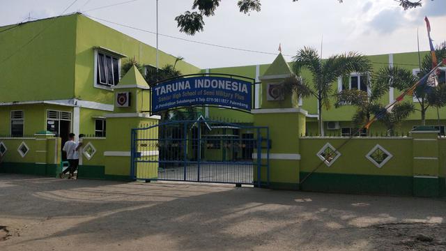 Air Mata Ibu Korban Kekerasan MOS SMA Taruna Indonesia Palembang