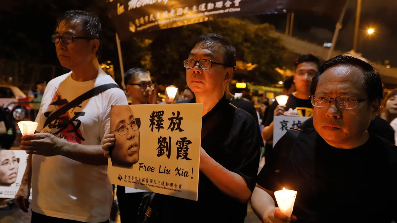 Kenang Liu Xiaobo, Ribuan Warga Hong Kong Turun ke Jalan