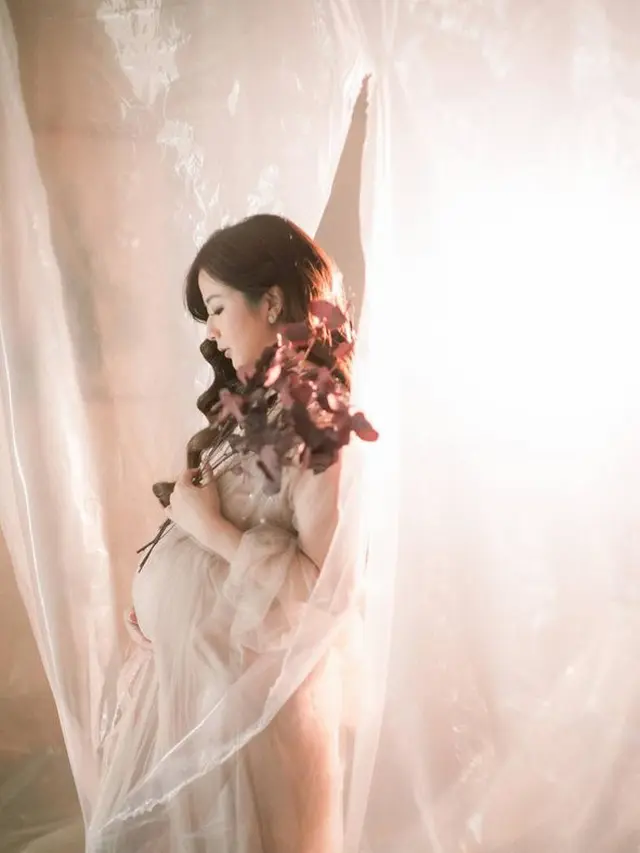 Tak Ada Sebulan Lagi Melahirkan, Ini 7 Maternity Shoot Franda yang Terbaru