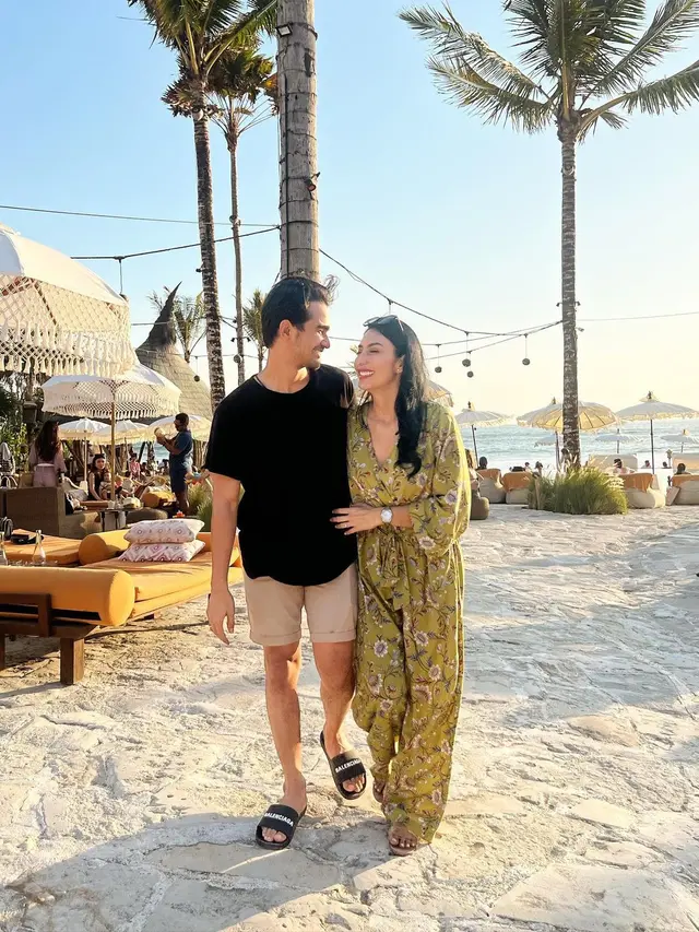 [Fimela] Tyas Mirasih dan Tengku Tezi