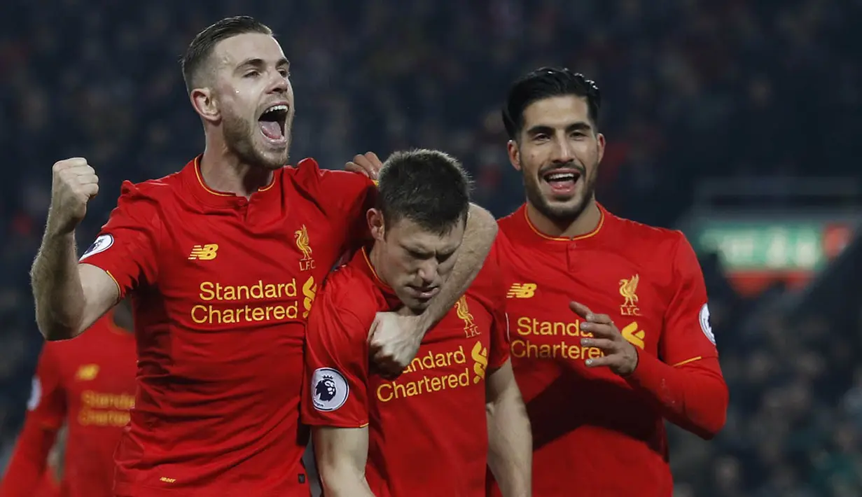 Para pemain Liverpool merayakan gol yang dicetak Jmaes Milner ke gawang Sunderland pada laga Premier League di Stadion Anfield, Inggris, Sabtu (26/11/2016). Liverpool menang 2-1 atas Sunderland. (Reuters/Phil Noble)