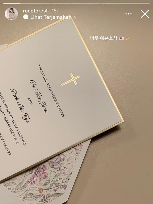 Undangan pernikahan Park Shin Hye dan Choi Tae Joon. (Instagram @rocoforest)