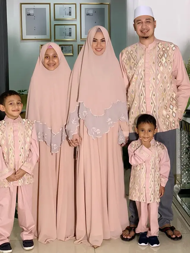 Jadi Ibu Sambung, Ini 6 Momen Keakraban Kartika Putri Bareng Ketiga Anak Habib Usman