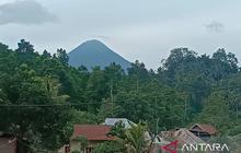 Aktivitas Kegempaan Gunung Soputan Didominasi Gempa Tektonik Jauh, Status Waspada