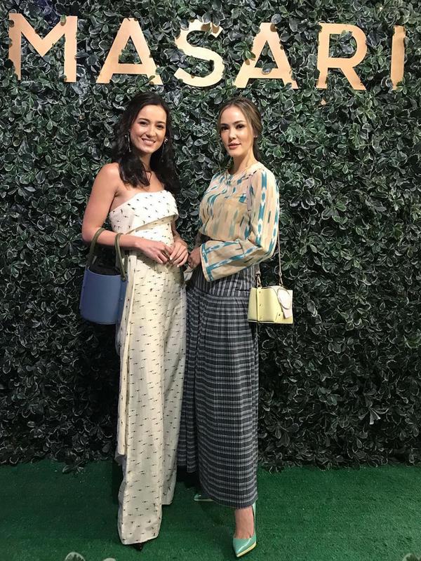 Cathy Sharon dan Julie Estelle juga terlihat sering menghadiri sebuah acara berdua. (Liputan6.com/IG/@julstelle)