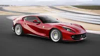 Ferrari 812 Superfast (Oto.com)