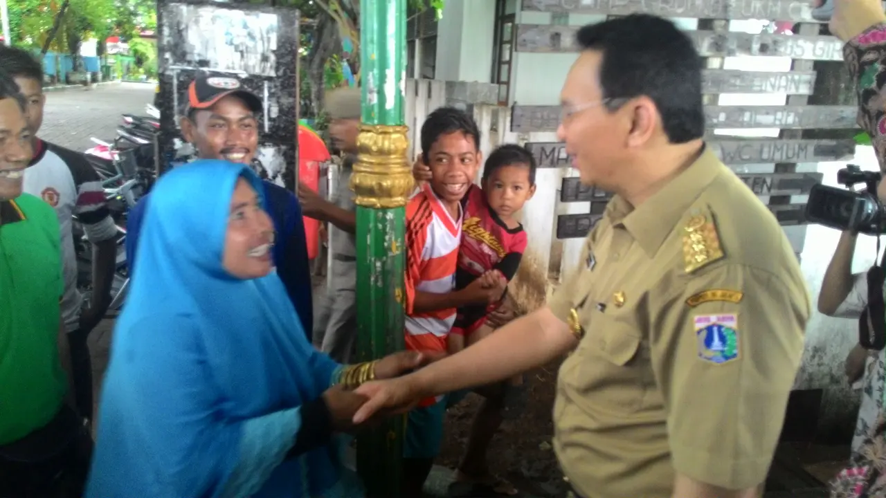 Kala Ahok 'Digoda' Ibu-ibu di Kepulauan Seribu