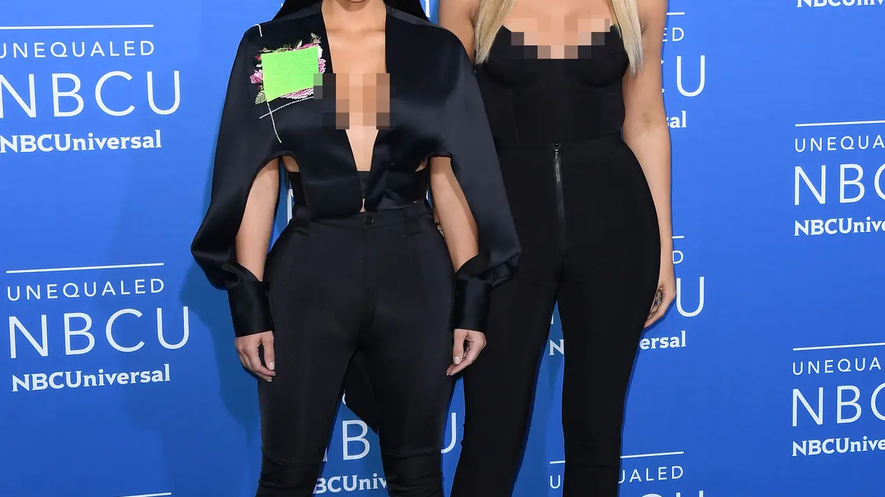[Bintang] Kim Kardashian dan  Khloe Kardashian