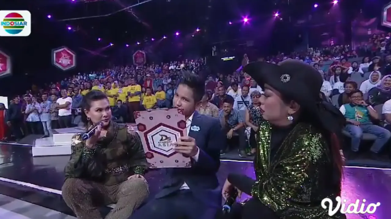 Jirayut Kena Tampar Masidayu Saat Melontarkan Komentar di D'Academy Asia 5. sumberfoto: Indosiar