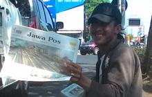 Kisah penyandang cacat jual koran demi ibu