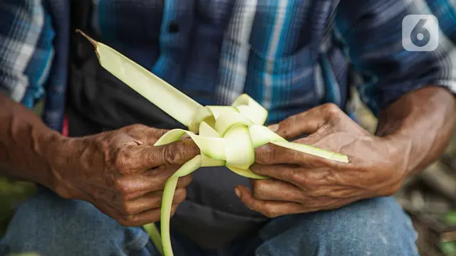 Penjualan Kulit Ketupat Lebaran
