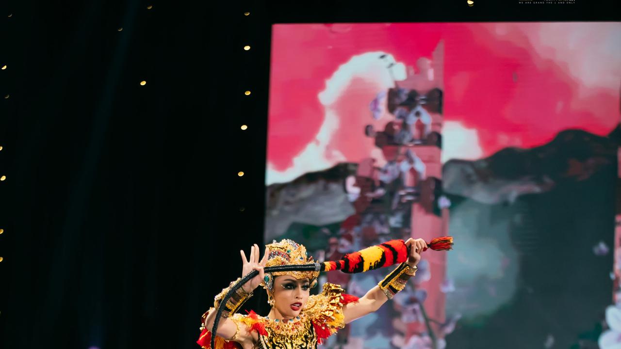 Andina Julie Bawa Keindahan Kostum Nasional Reog Ponorogo di Miss Grand International 2022