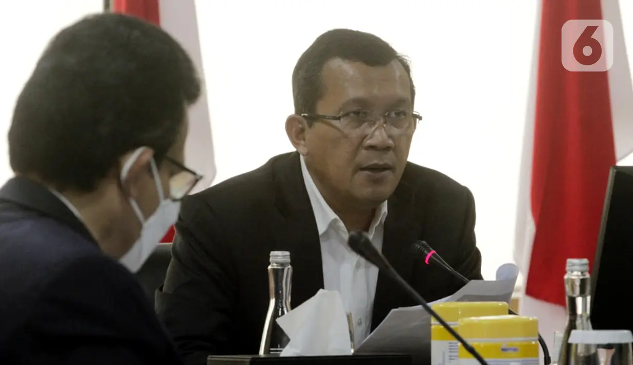 Direktur Utama PT Bank Tabungan Negara Tbk. Haru Koesmahargyo memberi paparan laporan keuangan perseroan per 30 September 2021 di Jakarta, Kamis (21/10/2021). Laba bersih Bank BTN terekam melaju positif di level 35,32% yoy dari Rp1,12 triliun menjadi Rp1,51 triliun. (Liputan6.com/HO/BTN)