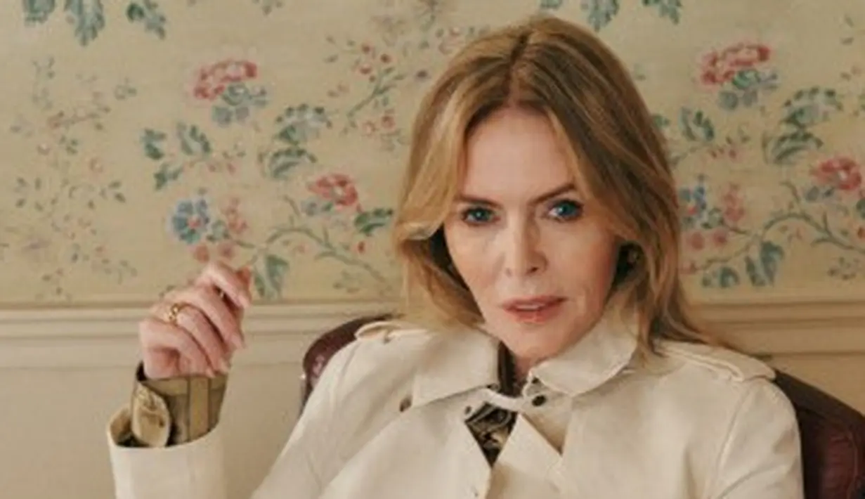 Paduan warna khaki berhasil memberi kesan fresh pada tampilan. (Foto: Burberry)