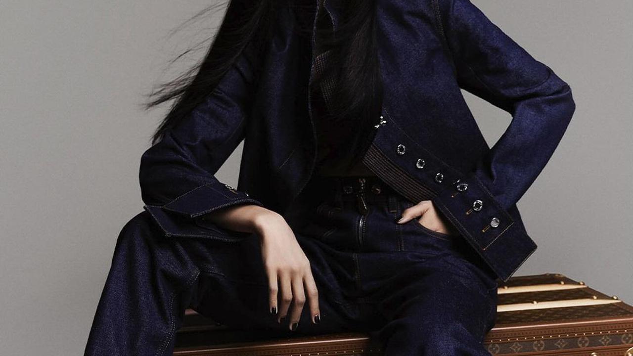 Kembali Berponi, Lisa BLACKPINK Jadi House Ambassador Louis Vuitton Terbaru