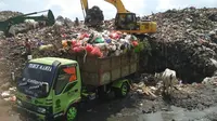 Siaga dilaksanakan untuk mengantisipasi rencana aksi mogok massal pengemudi truk sampah. (Liputan6.com/Ahmad Yusran)