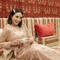 Soal penampilan, Kiki Amalia juga salah satu juaranya. Ia salah satu perempuan yang senang berbusana dengan memperlihatkan bentuk tubuhnya yang cantik. Namun sekarang ternyata sudah berubah. Ia mulai berbusana yang lebih tertutup. (Instagram/kikiamaliaworld)