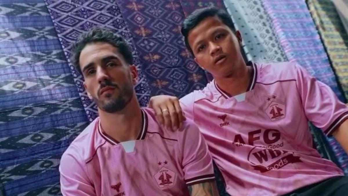 BRI Super League: Angkat Potensi Lokal, Persik Kenalkan Jersey Ketiga Bermotif Tenun Ikat Wastra