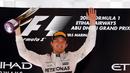 Nico Rosberg menjuarai seri penutup F1 2015 yang berlangsung di Sirkuit Yas Marina, Abu Dhabi, UEA, Minggu (29/11/2015). (EPA/Ali Haider)