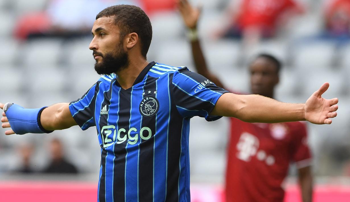 Zakaria Labyad. Gelandang Serang Maroko berusia 29 tahun yang sejak akhir musim 2021/2022 berstatus tanpa klub usai meninggalkan Ajax Amsterdam ini tercatat 2 kali dilatih oleh Erik ten Hag bersama 2 klub berbeda. Pertama, saat Erik ten Hag memegang FC Utrecht mulai 2015/2016 hingga tengah musim 2017/2018, ia didatangkan FC Utrecht pada tengah musim 2016/2017 dan sempat dilatih Erik ten Hag selama 1 musim. Kedua, saat Erik ten Hag membesut Ajax mulai tengah musim 2017/2018 hingga akhir musim 2021/2022, Quincy Promes didatangkan ke Ajax dari FC Utrecht pada awal musim 2018/2019 dan akhirnya meninggalkan Ajax berbarengan dengan Erik ten Hag di akhir musim 2021/2022. (AFP/Christof Stache)