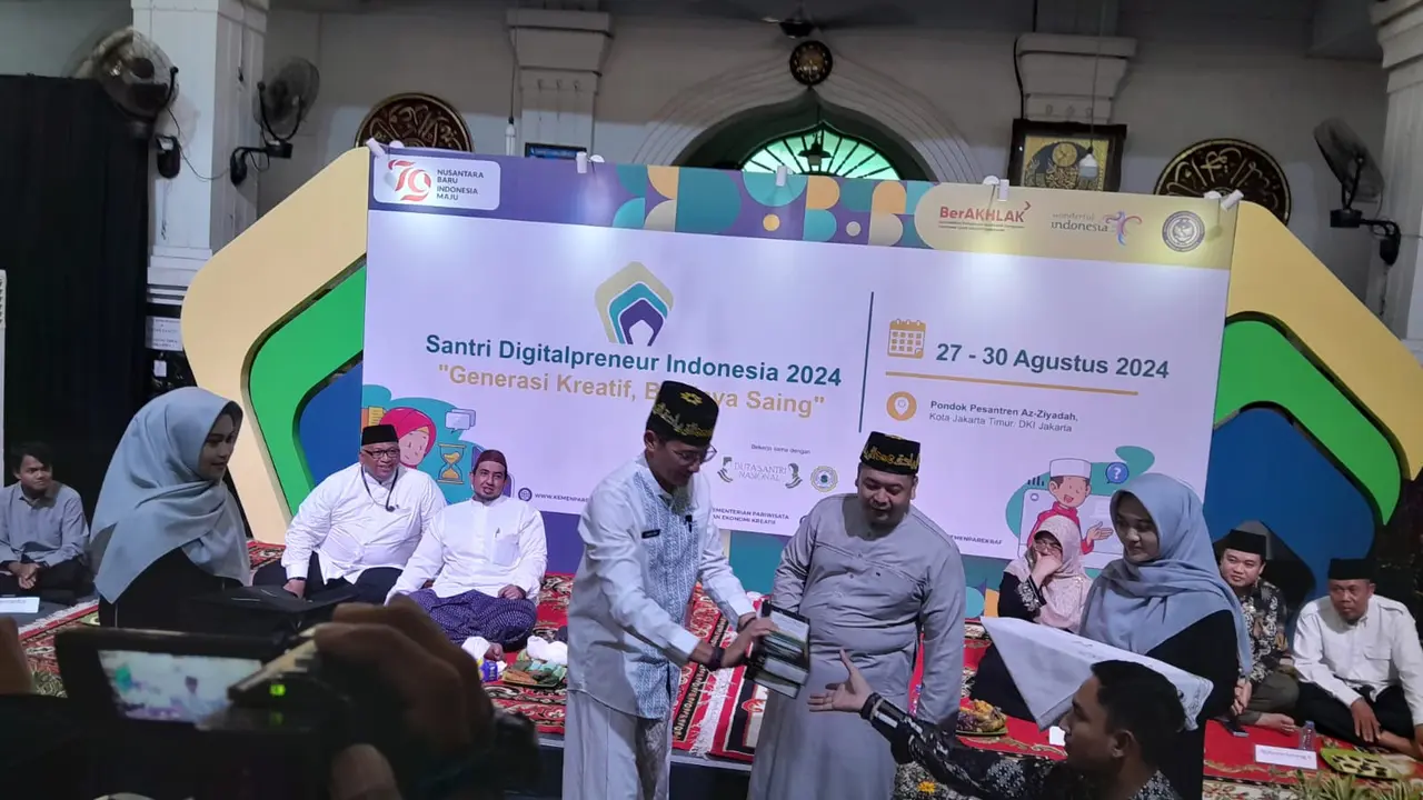 Menteri Pariwisata dan Ekonomi Kreatif (Menparekraf) Sandiaga Uno pada acara Santri DigitalPreneur Indonesia 2024 bertajuk "Generasi Kreatif, Berdaya Saing" pada Selasa (27/8) sore (Istimewa)