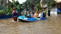 Beberapa wilayah di bantaran Sungai Ciliwung tergenang banjir akibat hujan yang mengguyur Jabodetabek sejak Kamis (21/4) dini hari (dok. BPBD Jakarta)