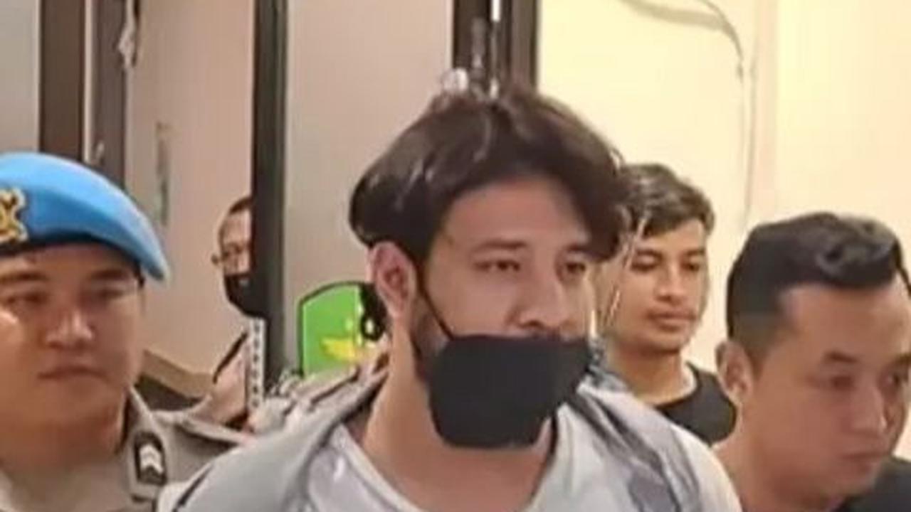 Ammar Zoni Berkaca-Kaca Ditanya Soal Irish Bella dan Anak, Bungkam Setelah Jalani Tes Kesehatan