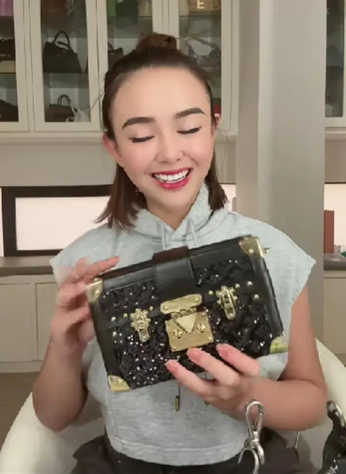 Intip Koleksi Tas Mini Amanda Manopo, Bentuk dan Ukurannya Curi Perhatian