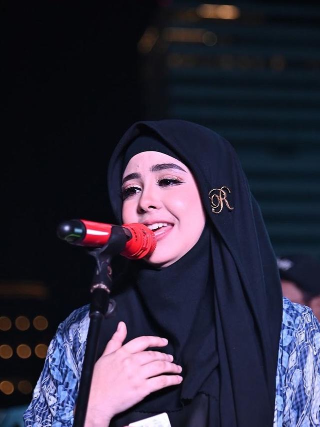 Risty Tagor Perdana Tulis Lagu