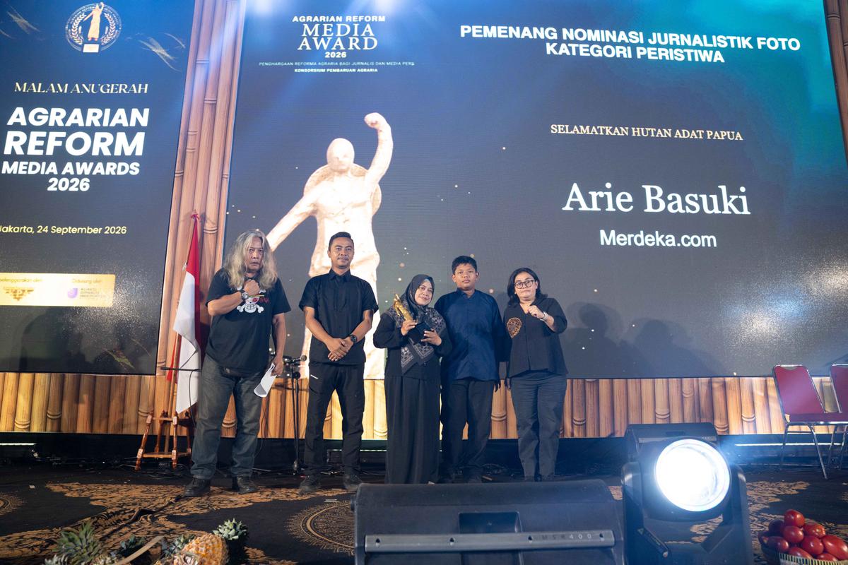 Foto “Selamatkan Hutan Adat Papua”, Arie Basuki Raih Penghargaan ARMA 2026