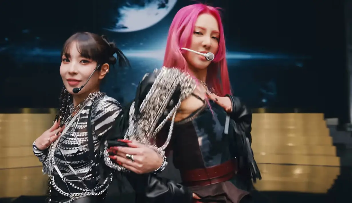 BoA, Hyoyeon, Taeyeon, Wendy, Seulgi, Karina dan Winter suguhkan aksi enerjik dengan lagu berjudul Step Back (YouTube Girls on Top)