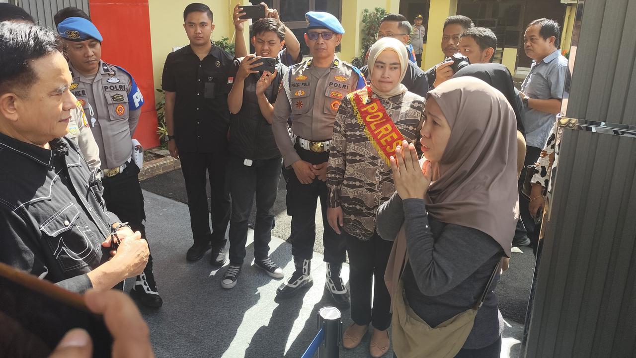 Keluarga Ojol Korban Kerusuhan Demo di Makassar Histeris Depan Menko Yusril, Tolak Restorative Justice