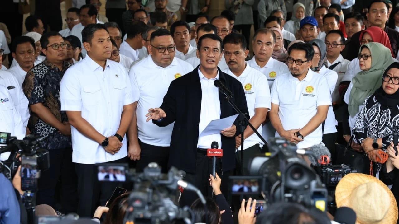 Mentan Amran Pastikan Pemulihan Lahan Pertanian Puso Ditangani Penuh oleh Pemerintah