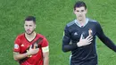 Eden Hazard dan Thibaut Courtious - Hazard dan Courtious merupakan dua pemain andalan dan tak tergantikan di Timnas Belgia. Kini dua mantan penggawa Chelsea itu juga sama-sama berseragam Real Madrid. (AFP/Anton Vaganov)