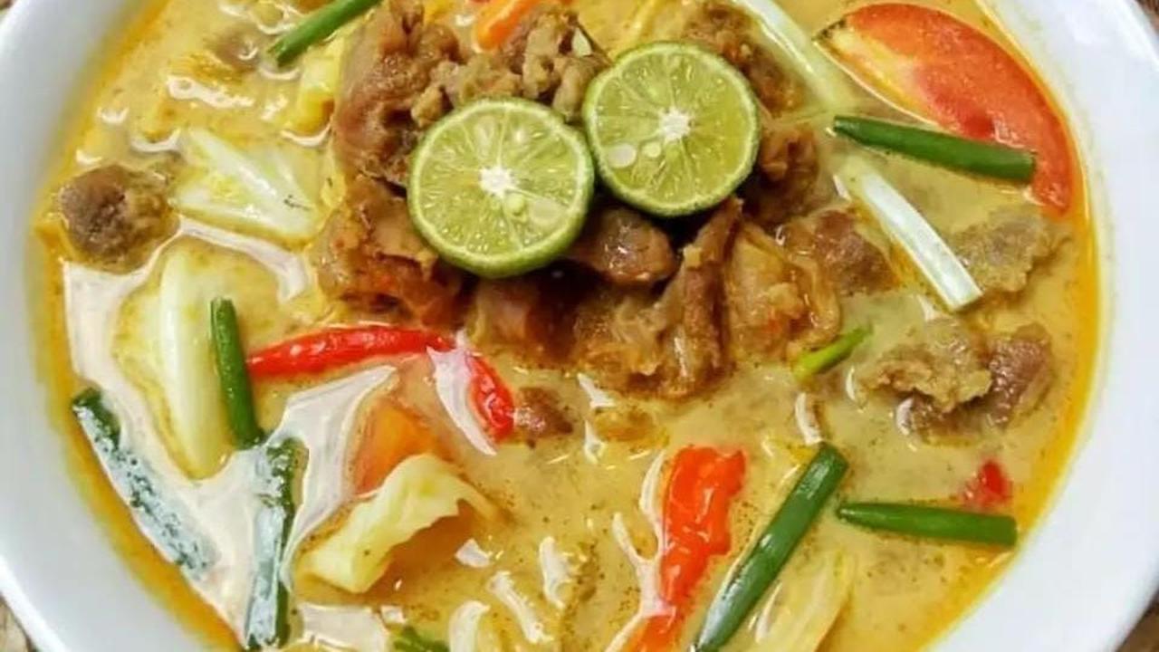 <b>3. Tongseng Sapi Kuah Kuning</b><br>