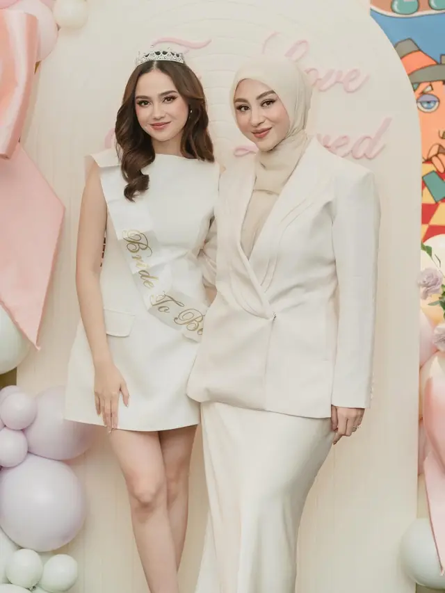 Sebentar Lagi Jadi Istri El Rumi, Pesona Bride-to-Be Syifa Hadju Saat Bridal Shower Dipulas Makeup Flawless Bikin Pangling