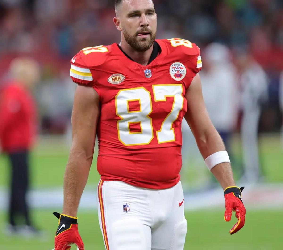 Kelce juga menjadi bintang reality show Catching Kelce, mencari pasangan hidup dari 50 wanita yang mewakili setiap negara bagian Amerika.