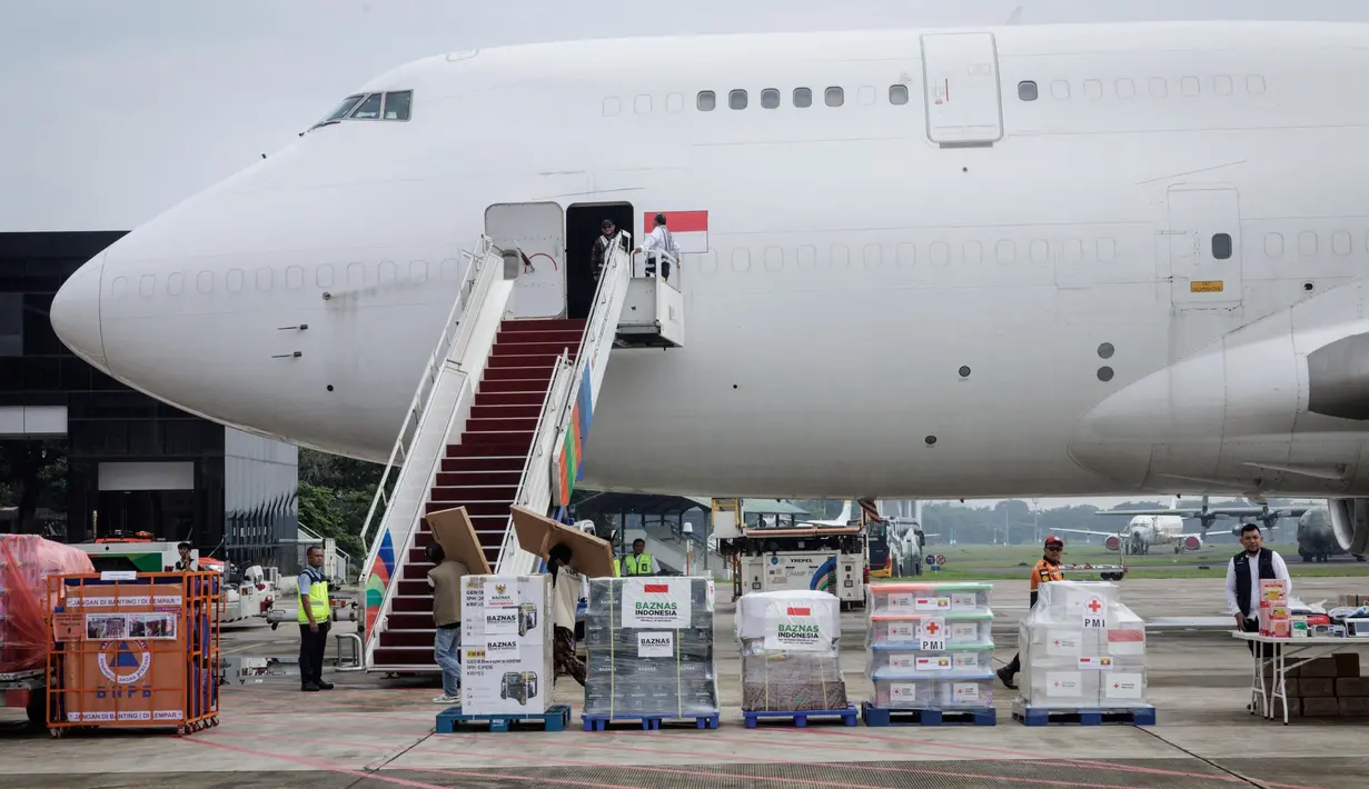 Untuk diketahui, sekitar 24 ton bantuan dari Mabes TNI dan Kementerian Pertahanan telah berada di Myanmar. (YASUYOSHI CHIBA/AFP)