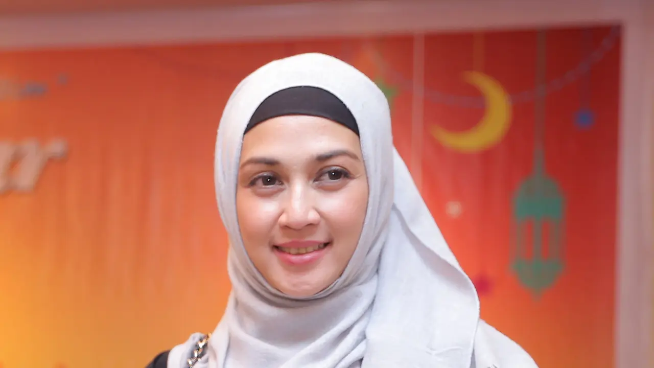 [Bintang] Dina Lorenza