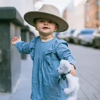 bayi belajar berdiri | pexels.com/@katie