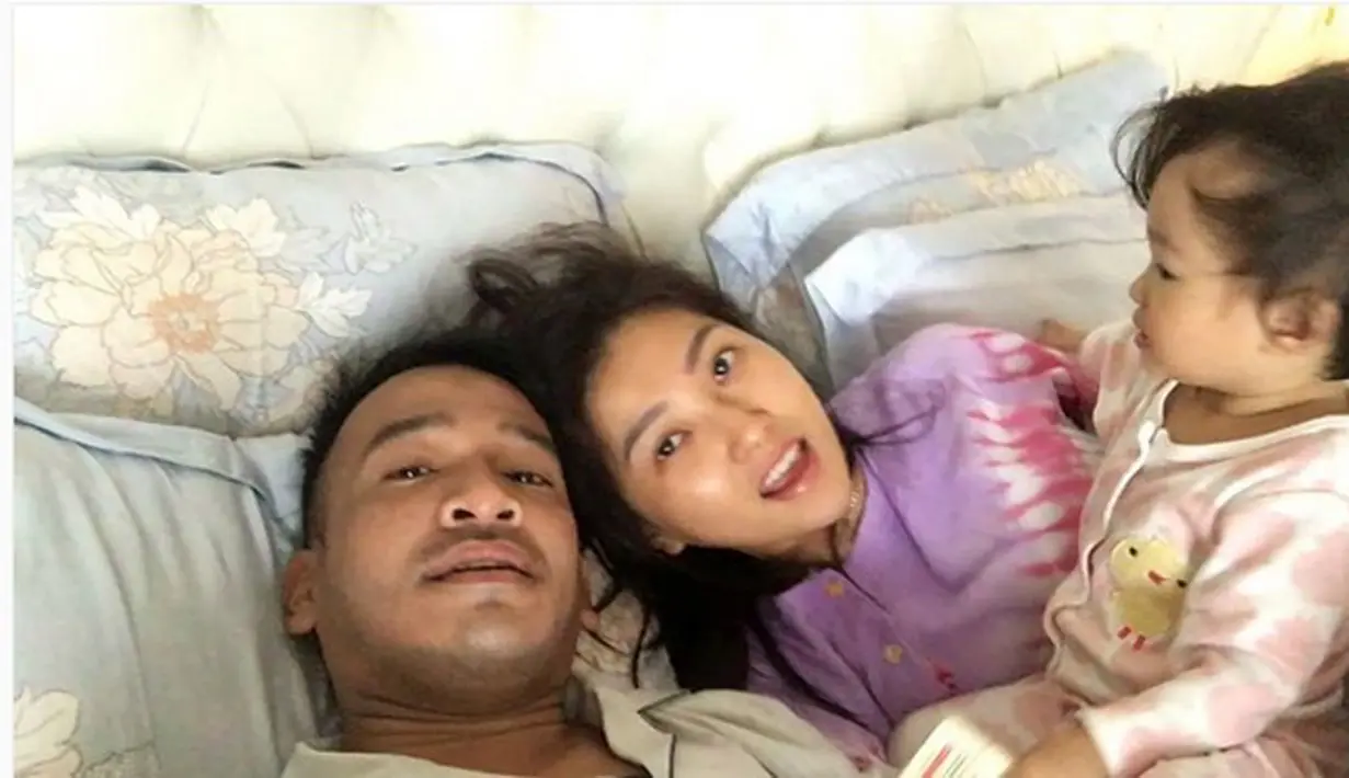 Vidio yang dilihat lebih 463 k itu membuat banyak netizen baper. Netizen banyak yang terharu dengan rumah tangga Ruben Onsu dan Sarwendah.  (Instagram/ruben_onsu)