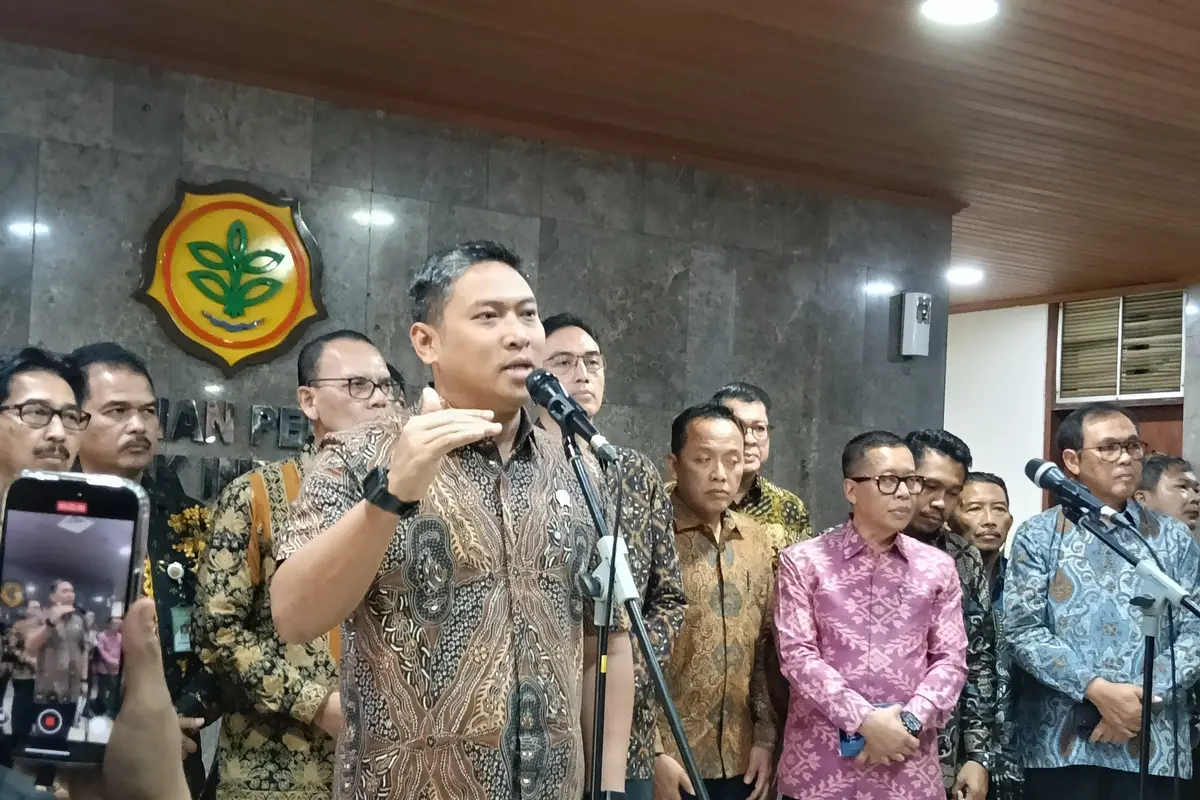 Wakil Menteri Pertanian (Wamentan) Sudaryono usai bertemu pengusaha dan petani sawit di Kantor Kementerian Pertanian (Kementan), Jakarta, Jumat (29/5/2026). (Liputan6.com/Maulandy)