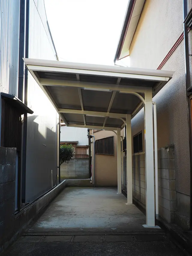 Inspirasi Carport Rumah di Gang Sempit dengan Baja Ringan